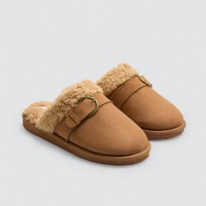 ZAPATILLAS DE CASA BORREGUITO Y HEBILLA YSABEL MORA