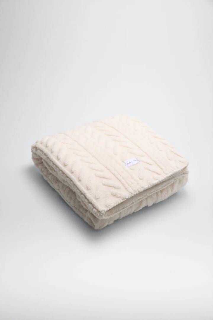 MANTA CON PELO Y BORREGUITO YSABEL MORA - Imagen 2