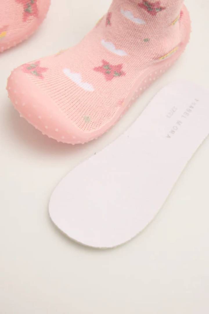 ZAPATILLA CALCETIN ARCOIRIS Y ESTRELLAS YSABEL MORA - Imagen 5